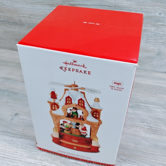 Hallmark "Where Dreams Become Toys" Tabletop 2016, Motion, Light, Sound Santa - Picture 10 of 14